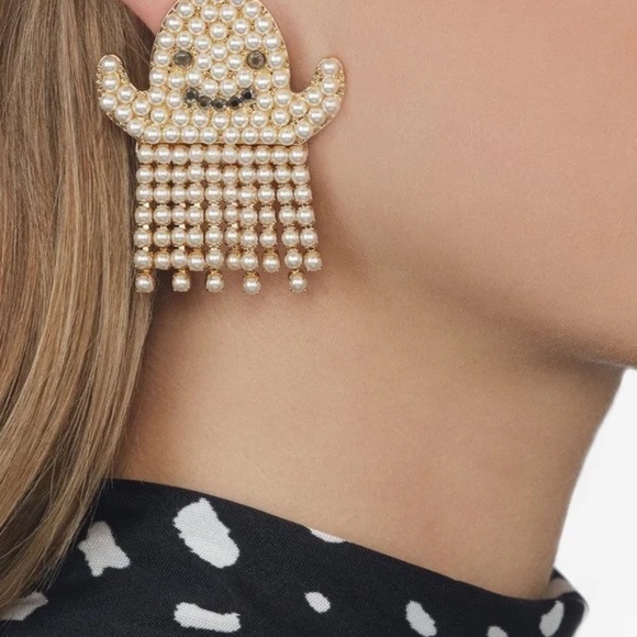 BaubleBar Boo Hoo Don't Cry Dancing Ghost Pearl Halloween Moving Earrings Viral - Picture 6 of 6